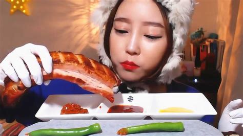 韩国妹子大口吃肥肉，又爽又过瘾，光听声音都流口水_腾讯视频