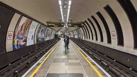 London Underground Train Photography - Tubemapper