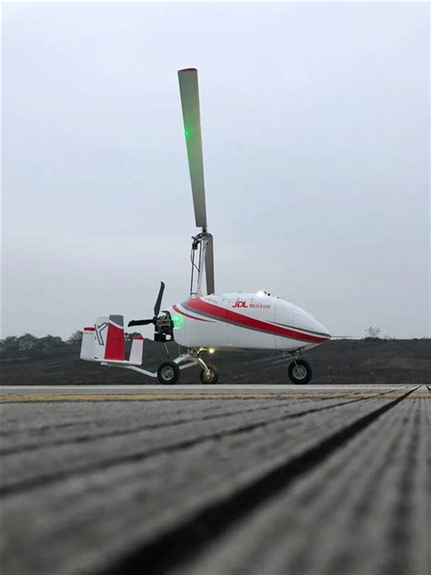 彩虹-4无人机换装重油发动机首飞成功