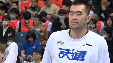 在天津男篮效力的两个赛季，张兆旭兢兢业业地肩负起一名老将的职责。而此时，退役的念头，也逐渐在他的脑海中浮现起来。