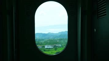 高铁动车上看窗外的景色风景的人物4k素材mp4格式视频下载_正版视频编号118060-摄图网