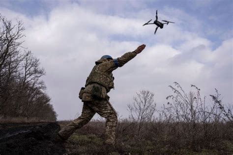 基辅再传激烈爆炸声 俄乌展开冬天里的“无人机对决”？_手机新浪网