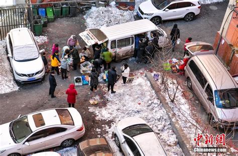 乌鲁木齐：商场恢复营业线上下单线下配送 保障市民生活物资供应_新浪图片