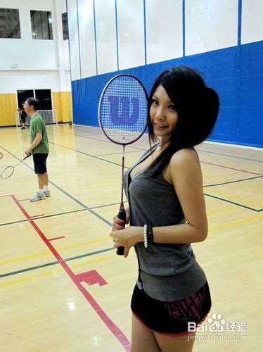 这位喜欢上羽毛球的美女模特突然火了！感觉我又恋爱了！ - 爱羽客羽毛球网