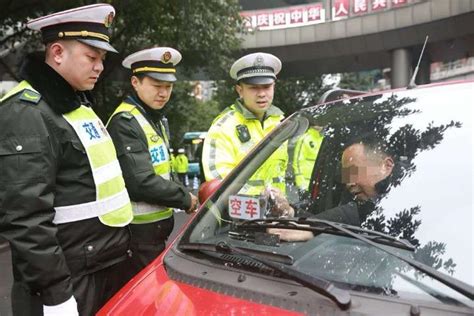 重庆交巡警积极做好交管服务迅速贯彻落实市公安局服务企业复工复产37条措施