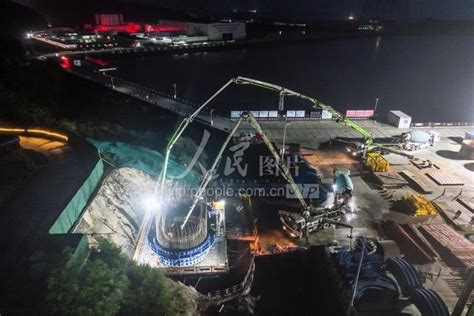 浙江舟山：甬舟铁路工程首个桥梁承台完成浇筑-人民图片网