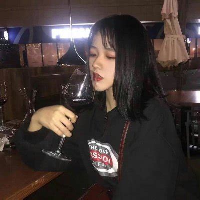 温柔冷漠无情头像女生