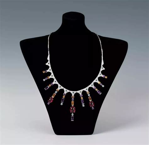 『珠宝』Cartier 推出 Beautés du Monde 高级珠宝系列新作：世界生灵之美 | iDaily Jewelry · 每日珠宝杂志