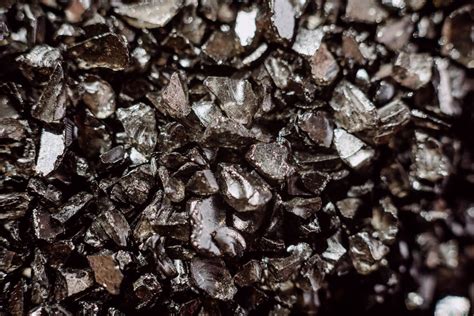 中国新发现一种碳酸盐重稀土新矿物，以陈毓川院士名字命名|矿物|院士|陈毓川_新浪新闻
