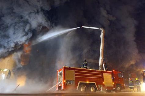 乌鲁木齐大火基本控制 3消防员遇难-乌鲁木齐-新闻