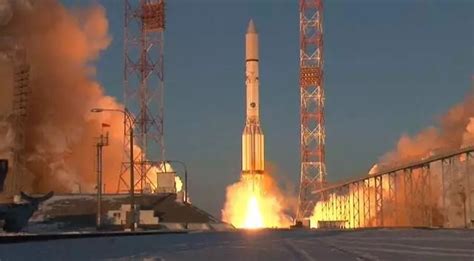 俄罗斯两颗Express通信卫星发射升空