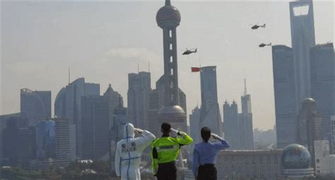 沪公安警务航空队直升机挂国旗巡飞外滩 系成立来第5次_手机新浪网