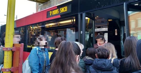 Problèmes de bus bondés à Mons: des élèves «abandonnés» aux arrêts
