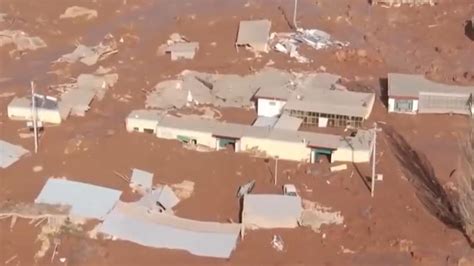 青海一村震后涌入大量淤泥有人被困，救援航拍画面曝光|青海省|救援|曝光_新浪新闻