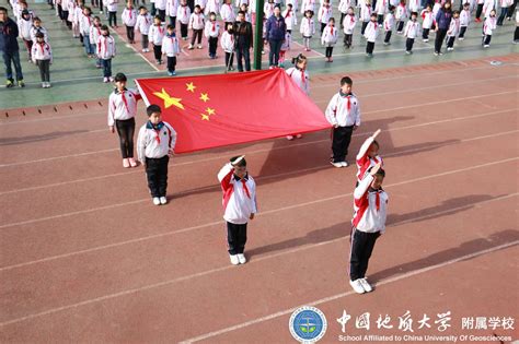 南京河西外国语学校小学部2018第13周升旗仪式-常怀感恩之心