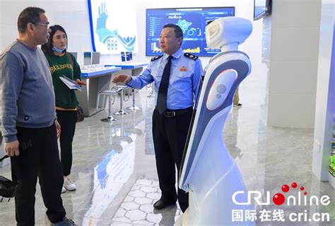 贵州毕节：智能办税机器人“上岗”