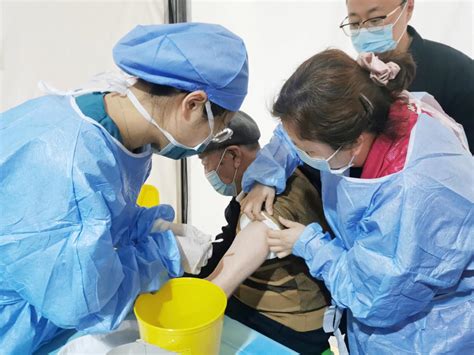 96岁高龄院士裴荣富，今天在京接种第一针 - 世相 - 新湖南