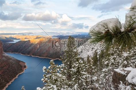 美国冬季火焰峡谷休闲区的美丽风景高清摄影大图-千库网
