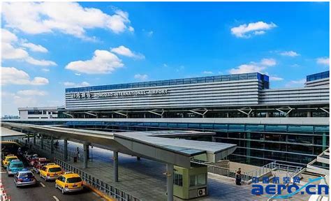 上海浦东机场大雨中迎来首架执飞商业航班ARJ21飞机_热点