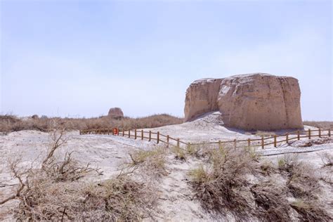 在新疆阿克苏地区库车县郊外，有这样一处汉代烽燧遗址
