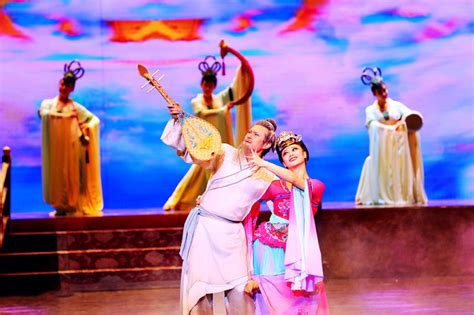 令人心灵震撼的《丝路花语》——中国民族舞剧的典范_敦煌