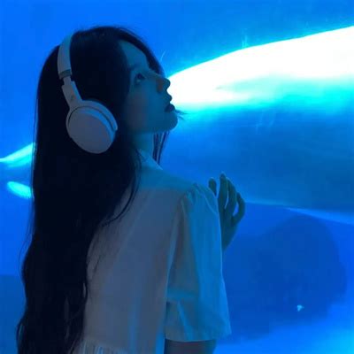 会跳舞的甜美女生头像