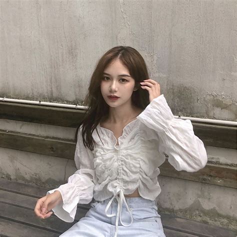 上衣小众温柔女生头像