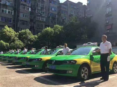 巴中新增200辆豪华巡游出租车 开启搭车6元时代_视点图片_巴中频道_四川在线