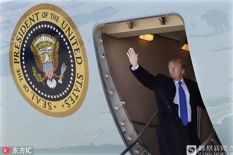 特朗普一号VS空军一号，美国总统专机新涂装公布，遭媒体疯狂吐槽_凤凰网军事_凤凰网