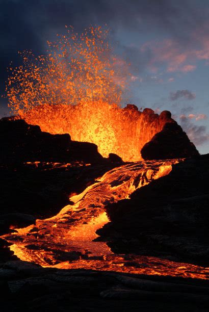 冰岛艾雅法拉火山沉寂近200年后再度喷发 - 神秘的地球 科学|自然|地理|探索