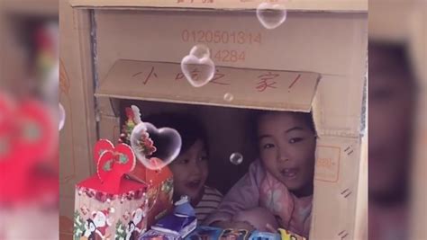 全家人用纸箱为孩子造“别墅”：给她一个能玩耍的地方_凤凰网视频_凤凰网