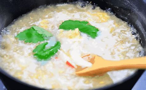 煮大米粥时加点它, 煮出的大米粥软糯可口, 方法简单, 一学就会|大米粥|香油|青菜_新浪新闻