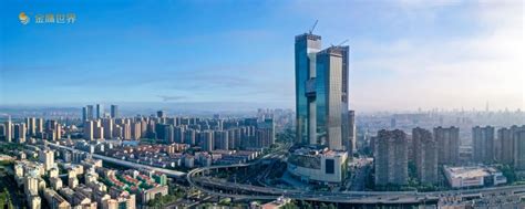 全球最高的三塔连体建筑——南京河西金鹰世界368米主体封顶_飙马商业地产策划公司