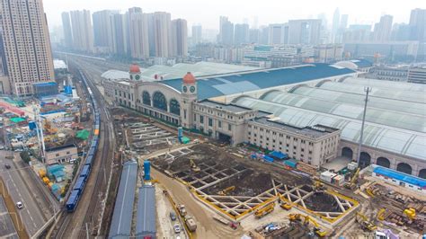 汉口火车站北广场今年竣工投用，将有效分担南广场及周边交通压力