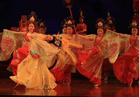 女子古典舞群舞《采薇》_腾讯视频