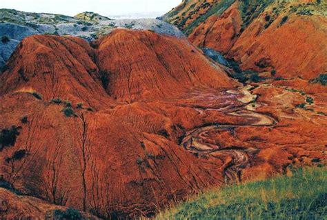 【高清组图】新疆乌苏泥火山群：色彩“堆积”的神奇地质世界-新闻中心-天山网