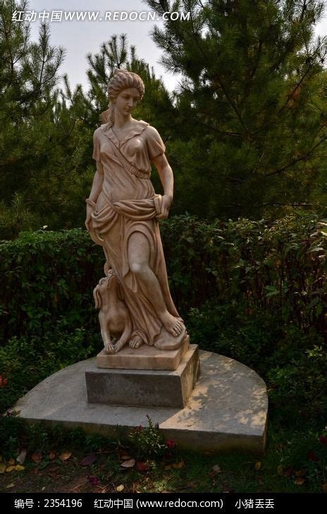 低头的欧洲女人的雕塑高清图片下载_红动网