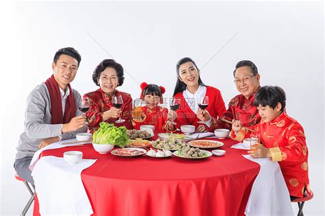 新年一家人在一起团圆聚餐高清图片下载-正版图片500777702-摄图网