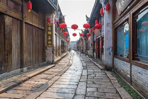 孔城老街：满街尽显“中国红” 游人乐得“桐城味”