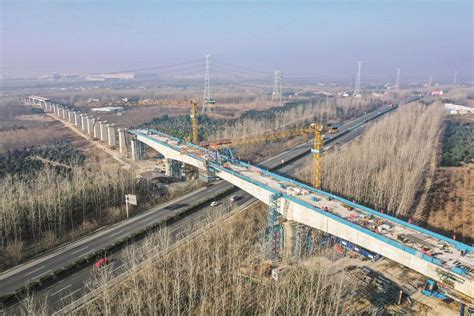 合新铁路跨沪陕高速连续梁合龙