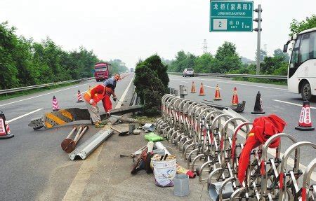 14326--成彭高速发生严重车祸 两人当场死亡一人重伤_梦多_新浪博客
