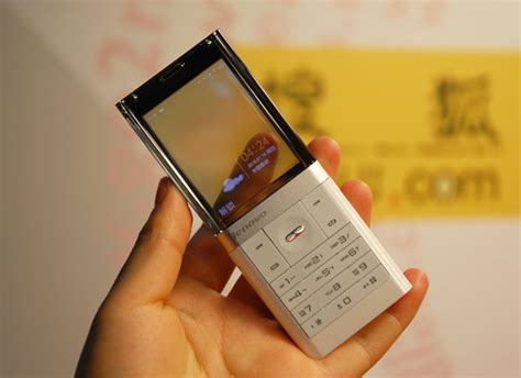 联想透明手机s800价格(联想s800再体验，科技时尚感满满)_斜杠青年工作室