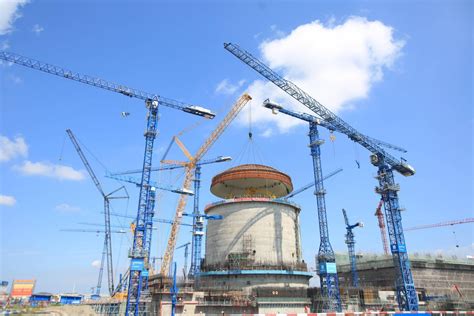 广西防城港核电项目“华龙一号”3号机组穹顶吊装完成