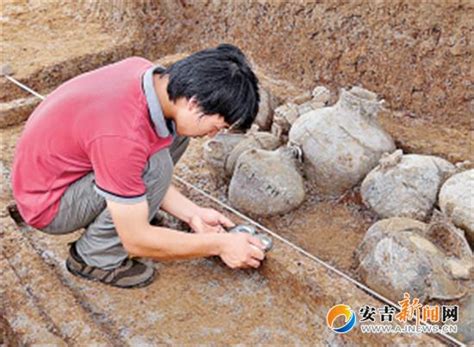 荆州惊现西汉古墓 考古发掘现场目睹千年秘密_手机凤凰网