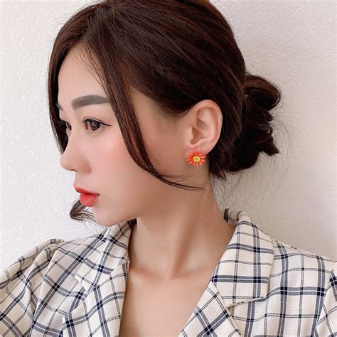 可爱甜美女生耳钉头像