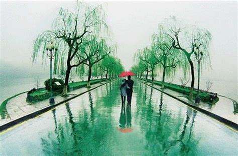雨中散步的七律诗,七绝雨中漫步街头,雨中漫步七律诗_大山谷图库