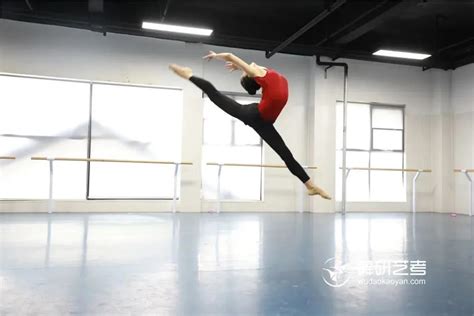 软开度训练篇：练好“软开度”的6个基本方法 舞蹈生们一定要转发收藏练起来哦~_2023舞蹈艺考最新资讯-舞蹈艺考培训就在舞研艺考！