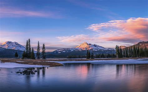 美丽的湖泊自然风景图片-连绵的山峰与平静的湖水素材-高清图片-摄影照片-寻图免费打包下载