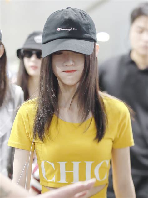 鞠婧祎露图片