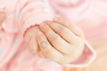 婴幼儿手部精细动作如何锻炼？孩子双手不灵活，父母给的机会太少 - 知乎